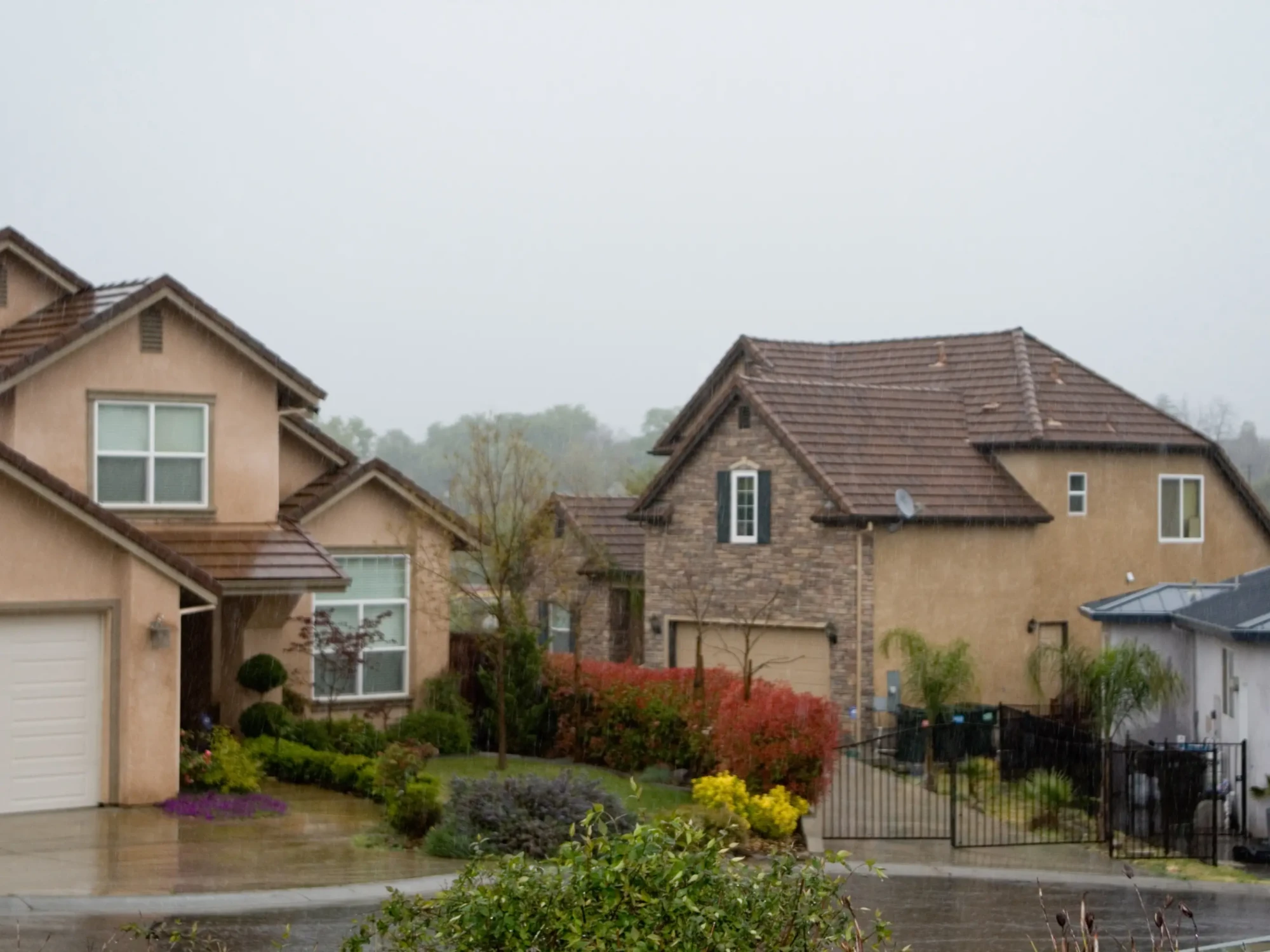 Servitude non apparente : peut-elle bloquer une vente ?